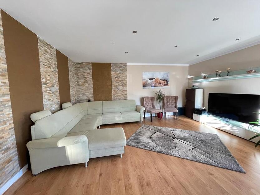 FamilientraumMehrgenerationsimmobilie mit Baugrundstück zimmer