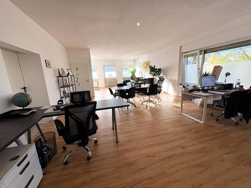 Attraktive Gewerbeimmobilie mit Büro, Ausstellung, Lagerhalle & Wohnung – flexible Nutzung möglich! zimmer