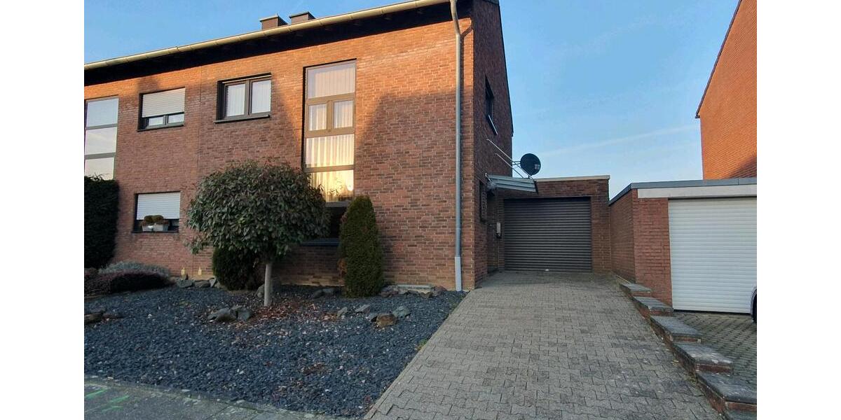 Doppelhaushälfte Krefeld Benrad - 4 Zimmer, 94 m&sup2;, 1.180&euro; | Angebot:25083921