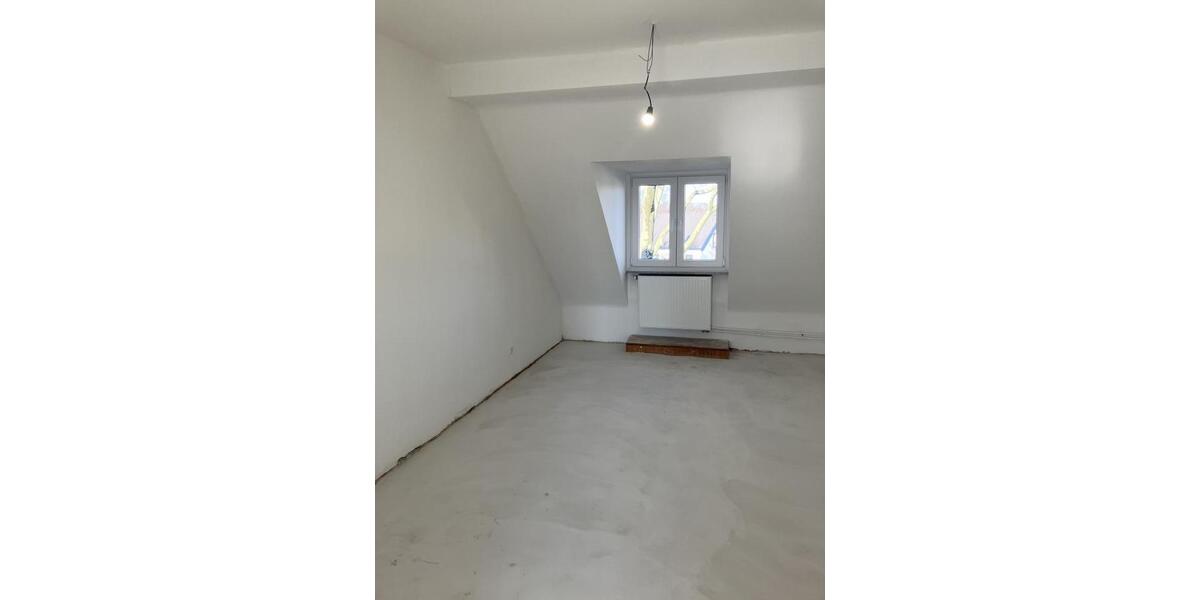 Dachgeschoßwohnung Duisburg Mittelmeiderich - 3.5 Zimmer, 69 m&sup2;, 517&euro; | Angebot:26129868