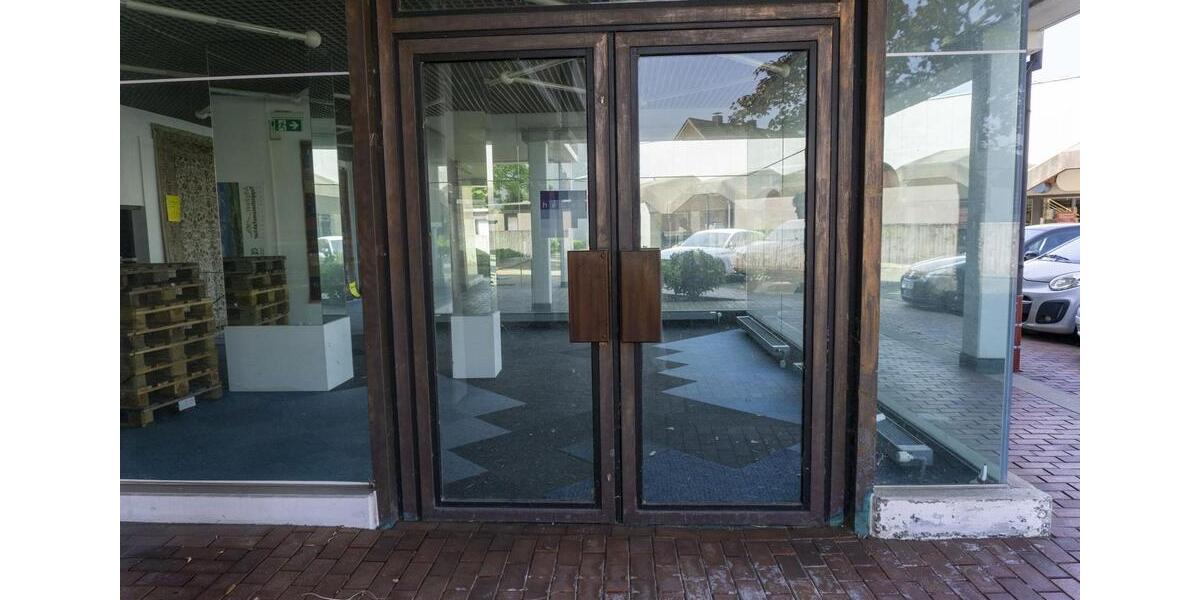 Gewerbeimmobilie, nutzbar als Ladenlokal, Ausstellungsfläche, Praxis zimmer