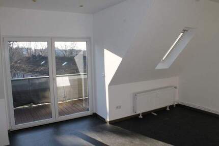 Bildschön - Altbau - DG - 2 Räume - Küche - Bad mit Wanne + Dusche + Fenster - Balkon - Klima 2 zimmer