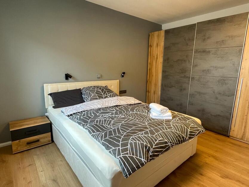 Exclusiv möbilierte Wohnung. Zentrale Lage zimmer