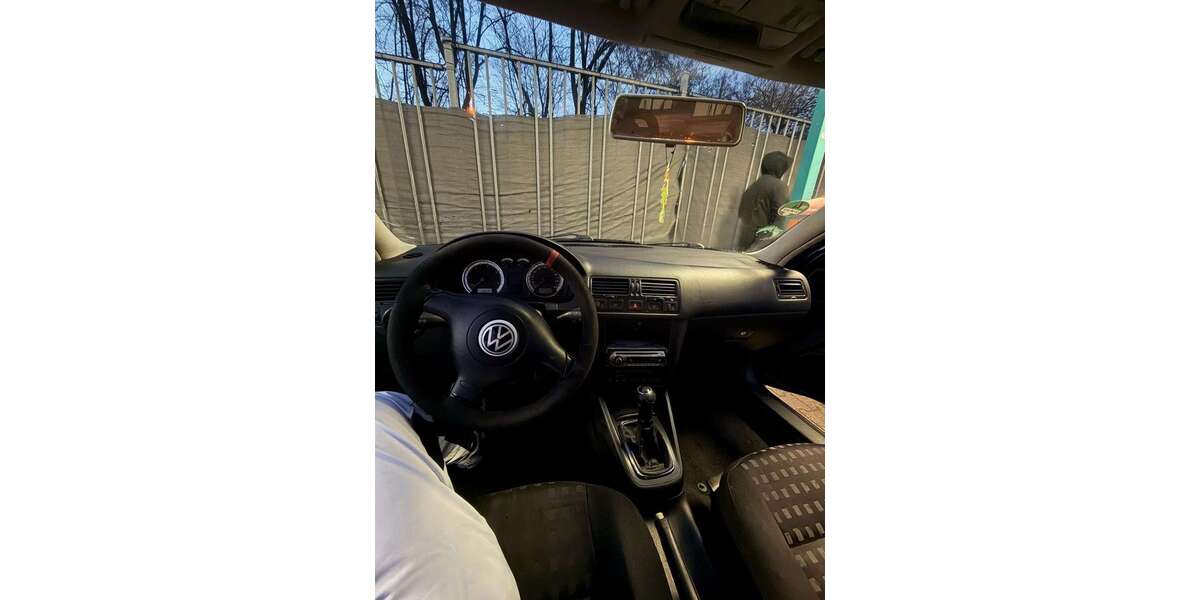 VW Bora 327.517 km 2.500 &euro; Duisburg 47053