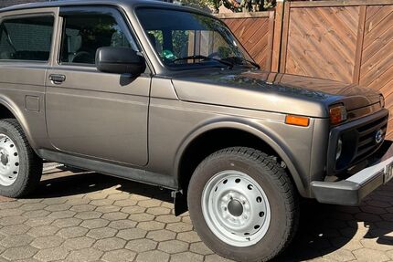 Lada Niva 26.804 km 12.900 € Herne 44653