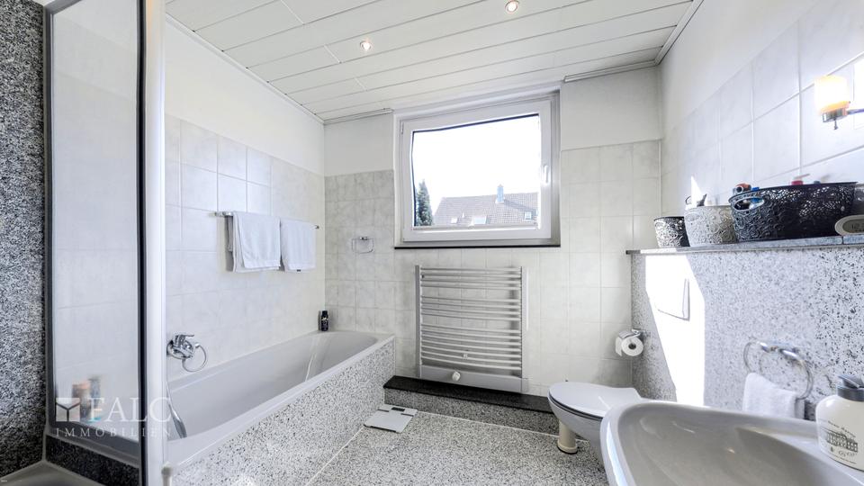 ***Familienoase in Ratingen-Hösel*** 5 zimmer