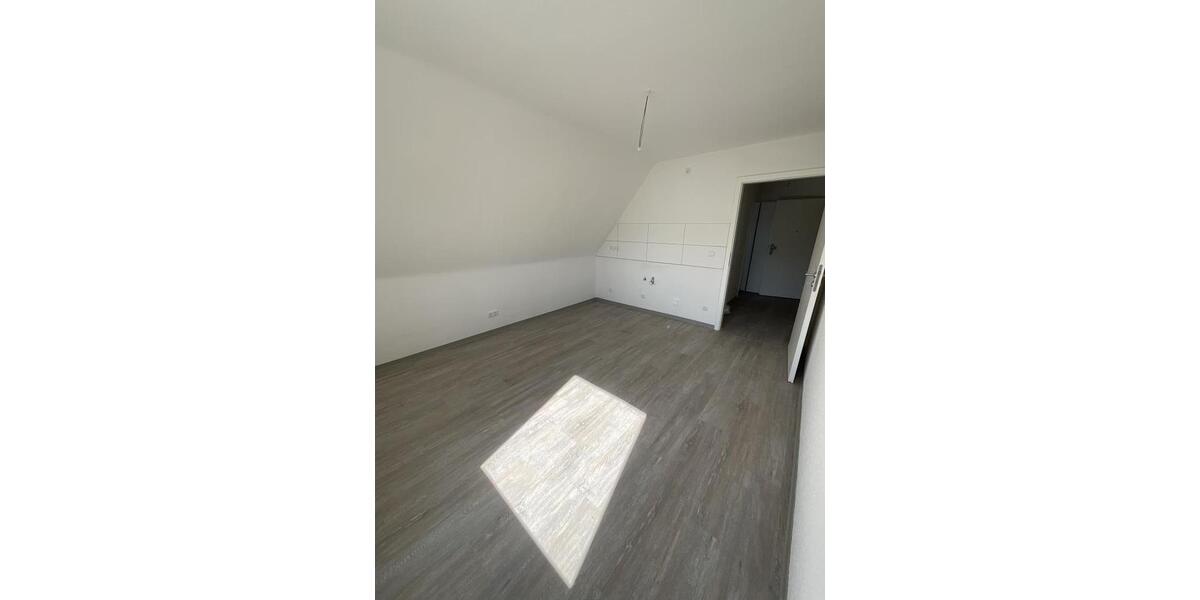 Dachgeschoßwohnung Gelsenkirchen Ückendorf - 2.5 Zimmer, 40 m&sup2;, 299&euro; | Angebot:26232615