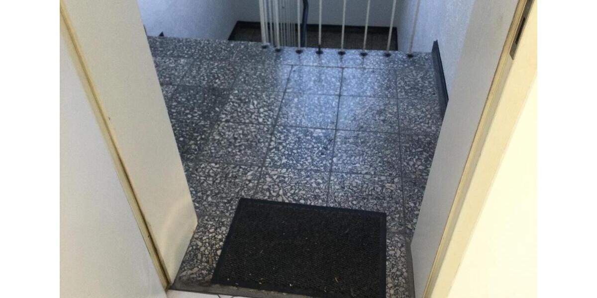 Dachgeschoßwohnung Krefeld Cracau - 2.5 Zimmer, 65 m&sup2;, 560&euro; | Angebot:25420402