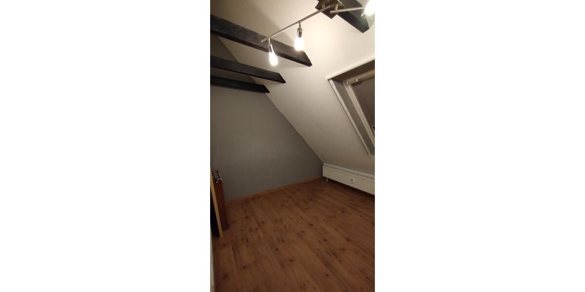 75 qm Dachgeschosswohnung, Einzelgarage und Garten in OB - Heide 3.5 zimmer