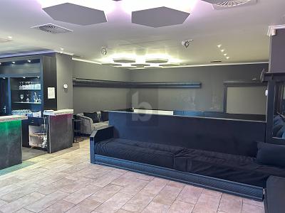 ATTRAKTIVES LOKAL MIT ALTBAUCHARME