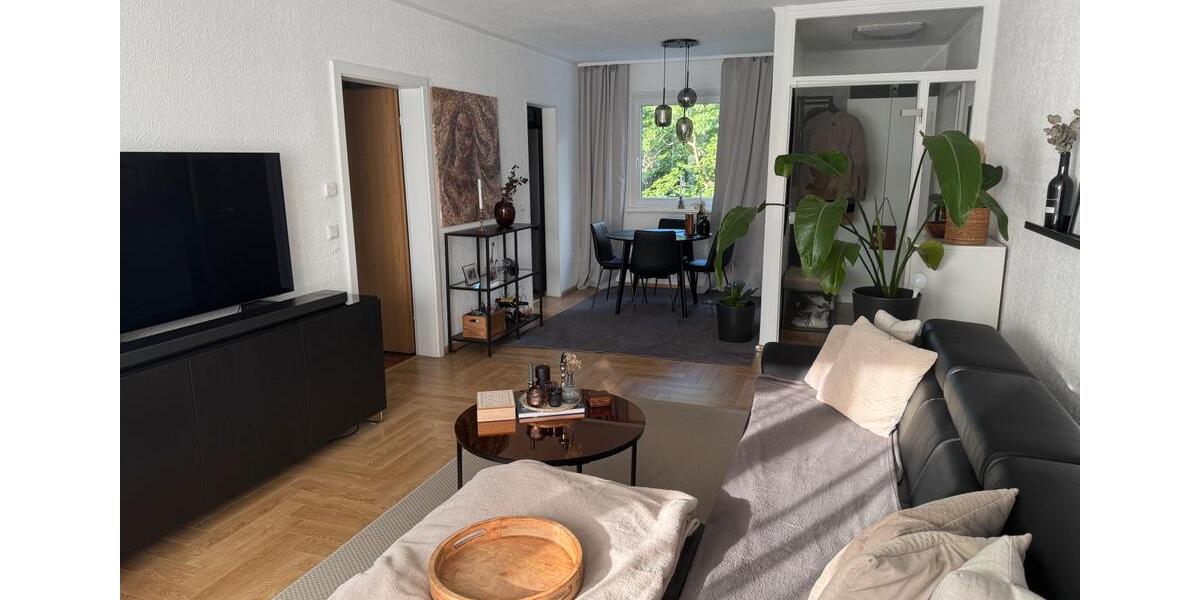 Helle 2-Zimmer-Wohnung mit Balkon, TG-Stellplatz & neuer Heizung 2 zimmer
