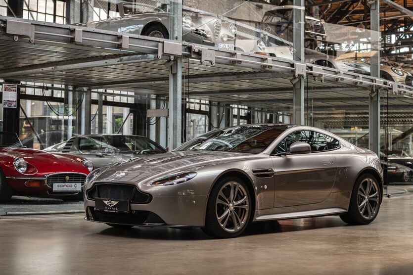 Aston Martin V12 Vantage 24.950 km 119.900 € Düsseldorf 40591