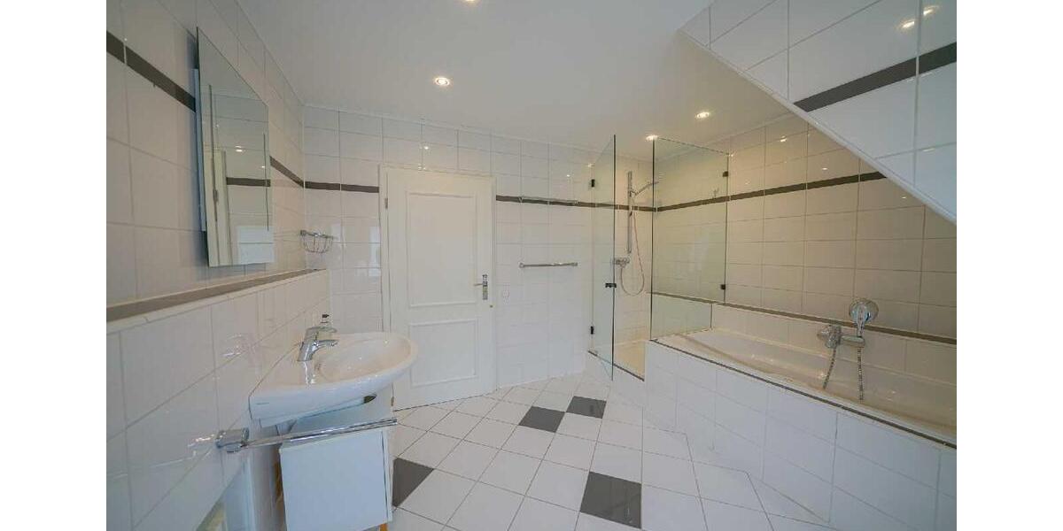 Einfamilienhaus Ratingen Lintorf - 3 Zimmer, 120 m&sup2;, 1.600&euro; | Angebot:26680327