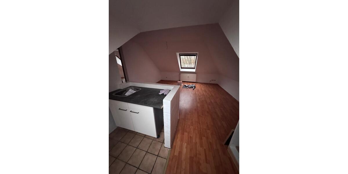 DG-WOHNUNG MIT KÜCHE ZU VERMIETEN zimmer