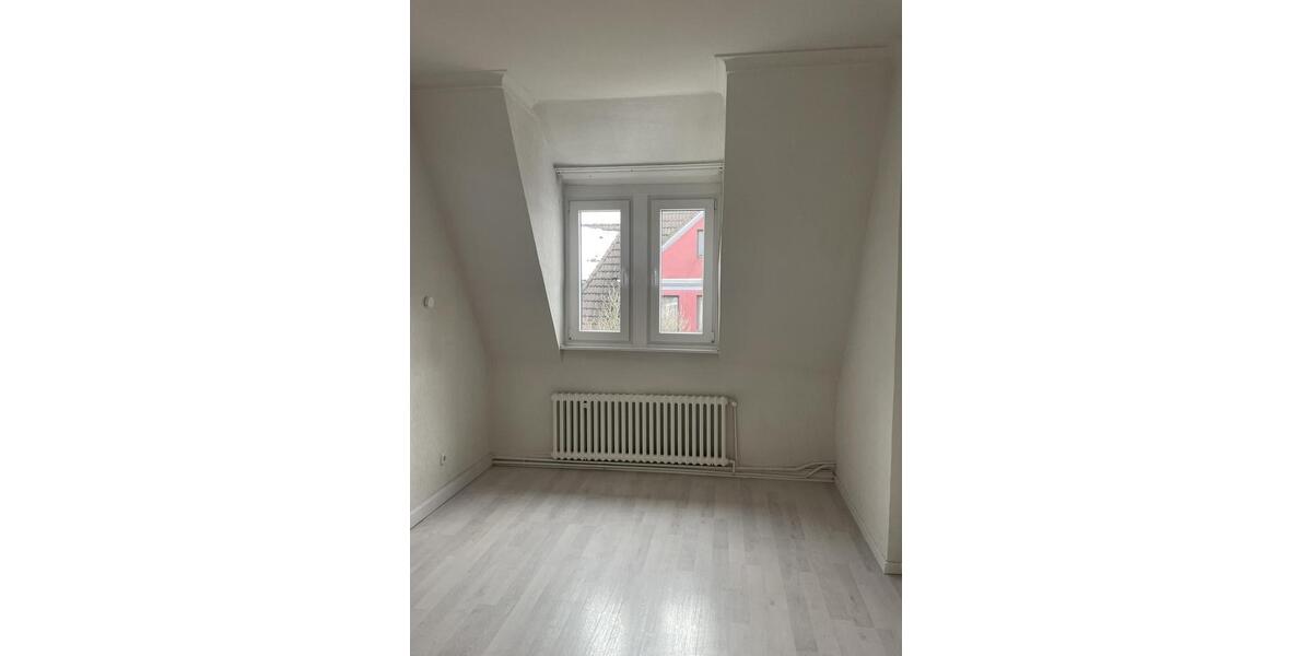 Charmante 2-Zimmer Dachgeschosswohnung in Duisburg-Laar 3 zimmer