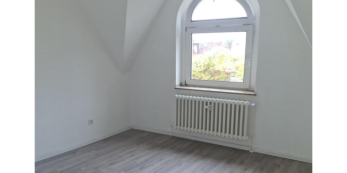 Gepflegte 4-Zimmer-Dachgeschosswohnung zu vermieten! 1Nettokaltmiete frei (2. Monat) 4 zimmer