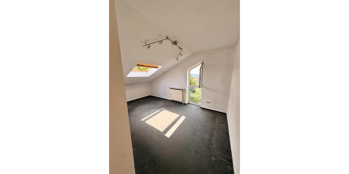 Dachgeschoßwohnung Hattingen Blankenstein - 4 Zimmer, 98 m&sup2;, 210.000&euro; | Angebot:26058813