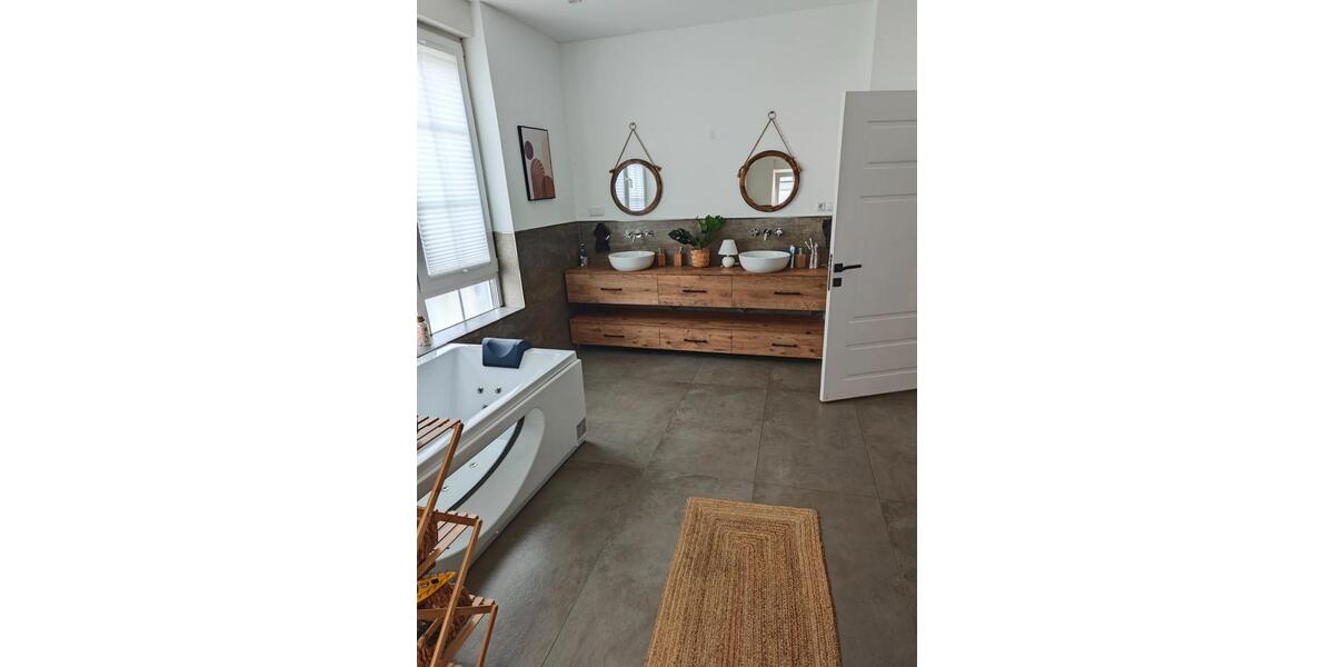 Villa Wesel - 10 Zimmer, 280 m&sup2;, 550.000&euro; | Angebot:26891022