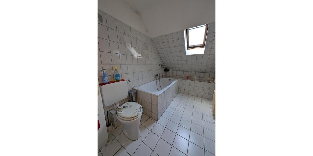 Preis Reduziert! Schöne 55 qm DG-Wohnung in GE Bulmke günstig. 2 zimmer