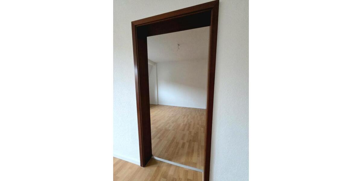 Urbane Dachgeschoss-Romantik! Helles Single-Refugium in Essen-Kray: 2,5 ZW, renoviert-bezugsfertig 2 zimmer