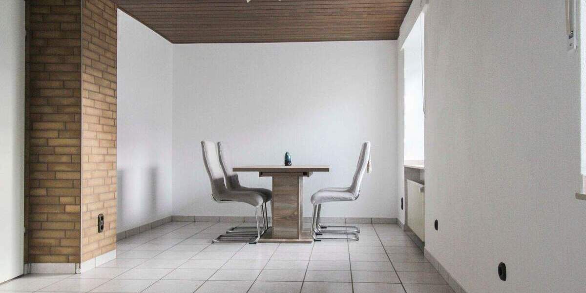 Schönes Bauernhaus mit großem Garten in top Lage von Menzelen-West 8 zimmer