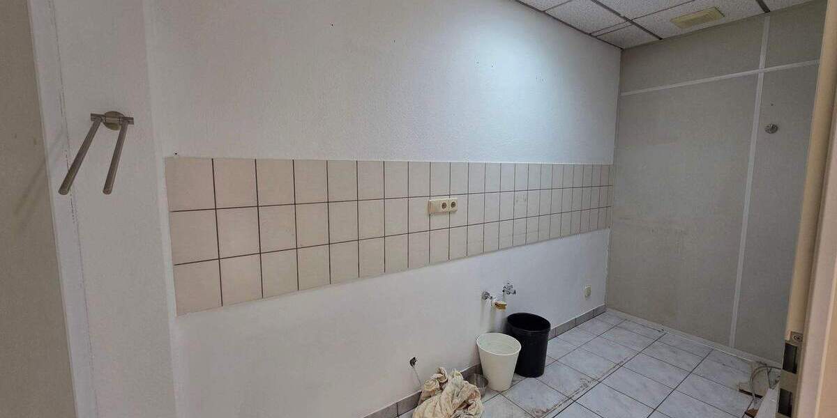 Gewerbeobjekt Velbert Mitte - 7 Zimmer, 210 m&sup2;, 1.600&euro; | Angebot:25246716