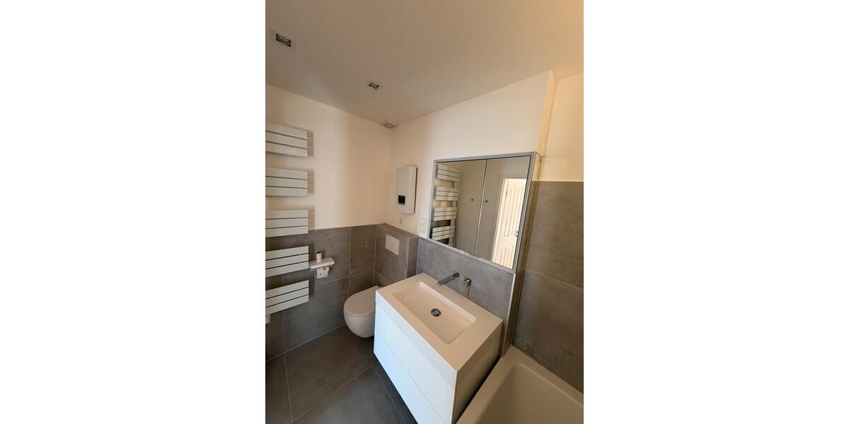 Etagenwohnung Düsseldorf Heerdt - 3 Zimmer, 83 m&sup2;, 2.100&euro; | Angebot:26393883