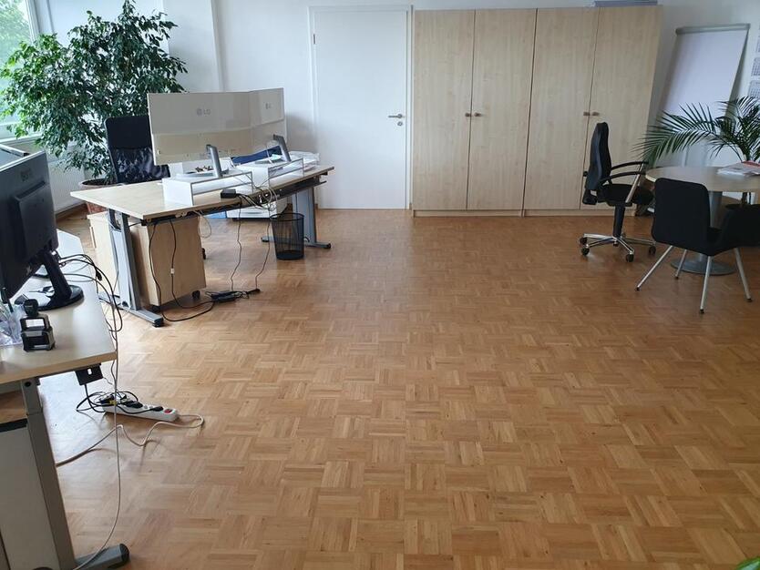 Büro mit Lager -, Logistik -, Import -, Export-Anbindung