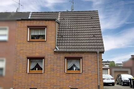 Gepflegte Doppelhaushälfte mit zwei Garagen und großem Garten in Duisburg-Overbruch! 6 zimmer