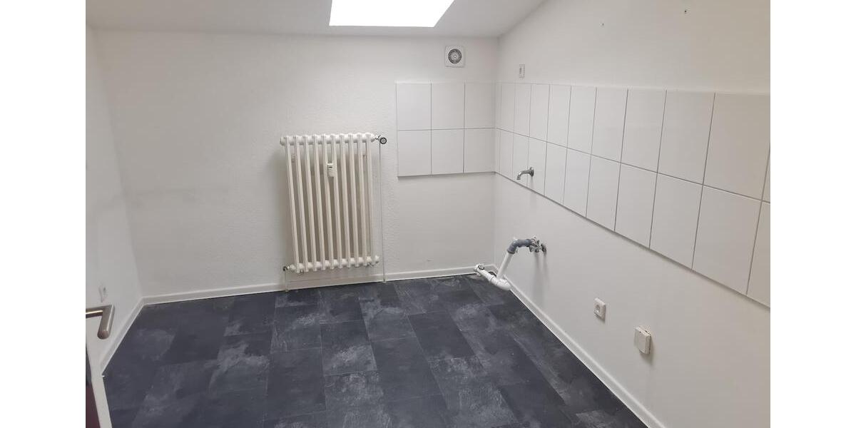 Gepflegte 4-Zimmer-Dachgeschosswohnung zu vermieten! 1Nettokaltmiete frei (2. Monat) 4 zimmer