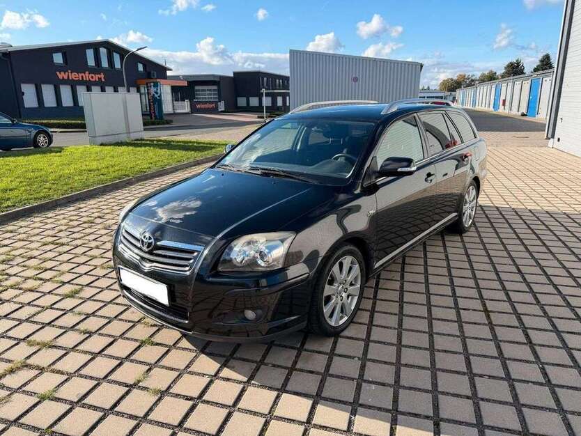 Toyota Avensis 199.000 km 3.750 € Essen 45329