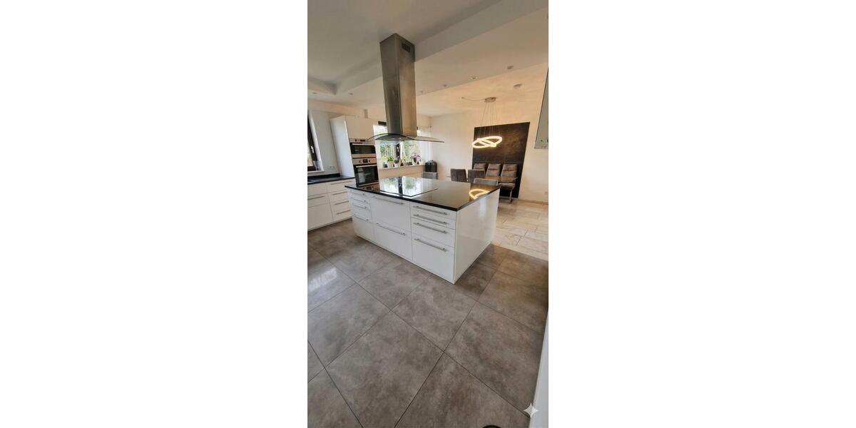 Einfamilienhaus Wesel - 8 Zimmer, 200 m&sup2;, 2.750&euro; | Angebot:26595947
