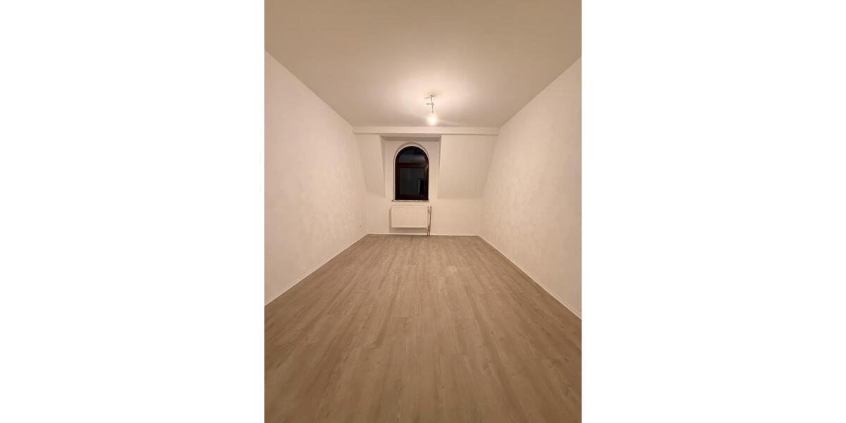 Dachgeschoßwohnung Herne Wanne-Bickern - 6 Zimmer, 130 m&sup2;, 1.300&euro; | Angebot:25448225