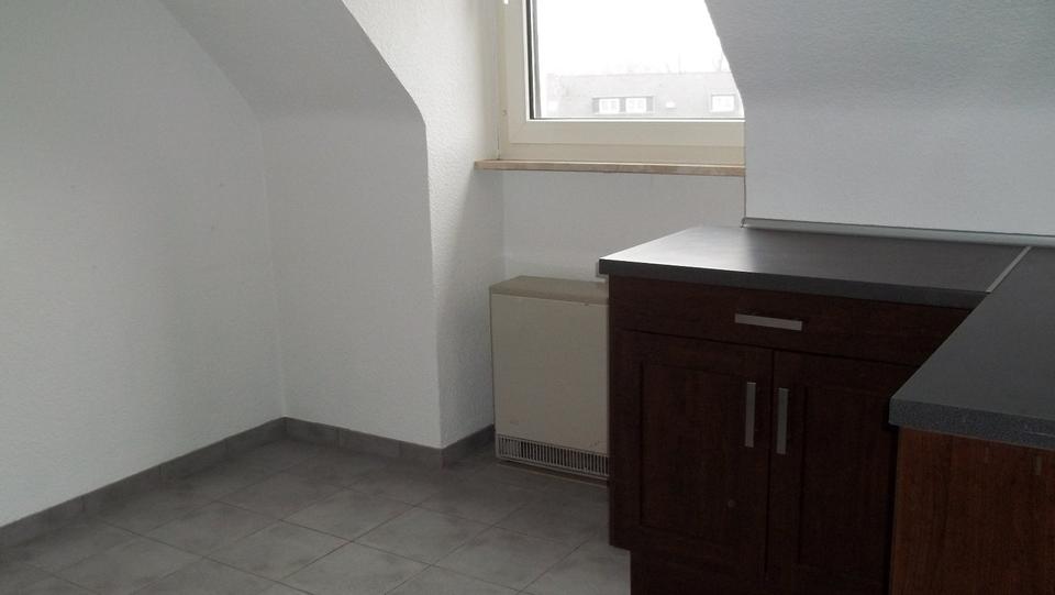 Dachgeschoßwohnung Duisburg Duisburg-Mitte - 2.5 Zimmer, 53 m&sup2;, 400&euro; | Angebot:26386927