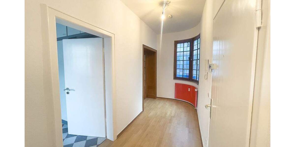 Sanierte Wohnung mit Parkett, EBK und großer Außenterrasse & Glasfaseranschluss in zentraler Lage 4 zimmer