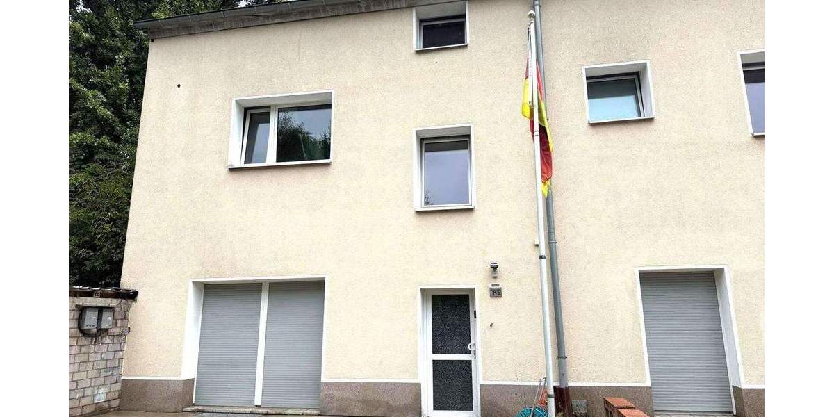 Mehrfamilienhaus mit 5 Stellplätzen und großem Grundstück mit Carport 1 zimmer