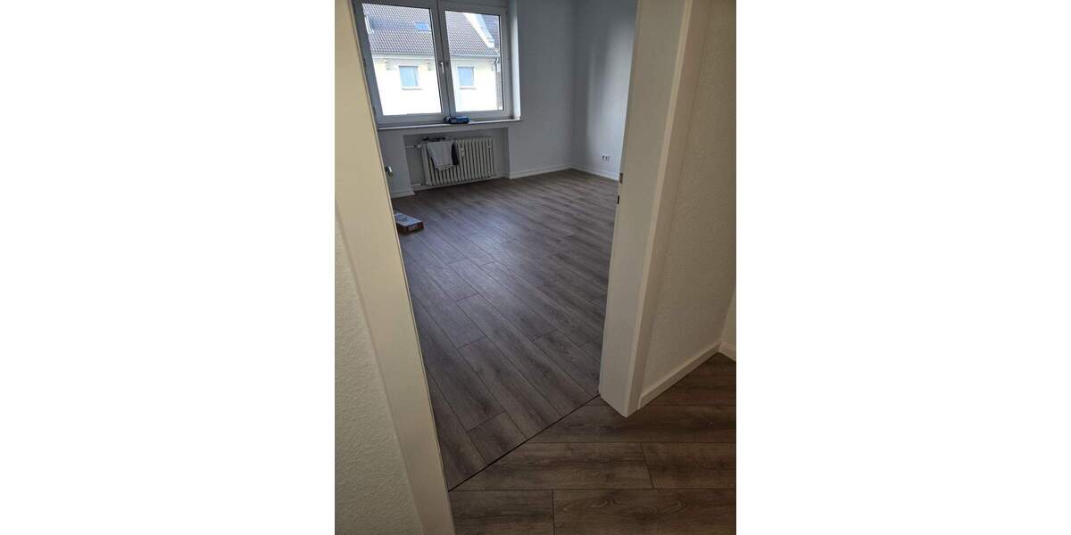 Etagenwohnung Düsseldorf Rath - 3 Zimmer, 92 m&sup2;, 1.250&euro; | Angebot:26435553