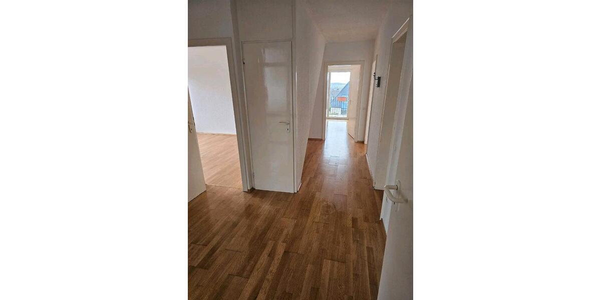 Dachgeschoßwohnung Heiligenhaus - 4 Zimmer, 105 m&sup2;, 950&euro; | Angebot:26061997