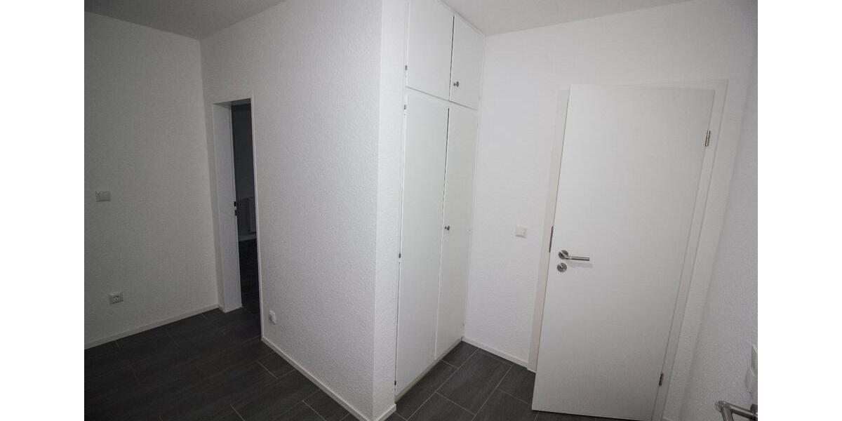 Renovierte 2 Zimmer Erdgeschoss-Wohnung + KDB 62 qm + Kellerraum 2 zimmer