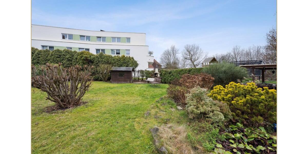 Großzügige 130qm Maisonette-Erdgeschosswohnung mit Garten, Terrasse, Balkon, Garage und Alarmanlage 4 zimmer