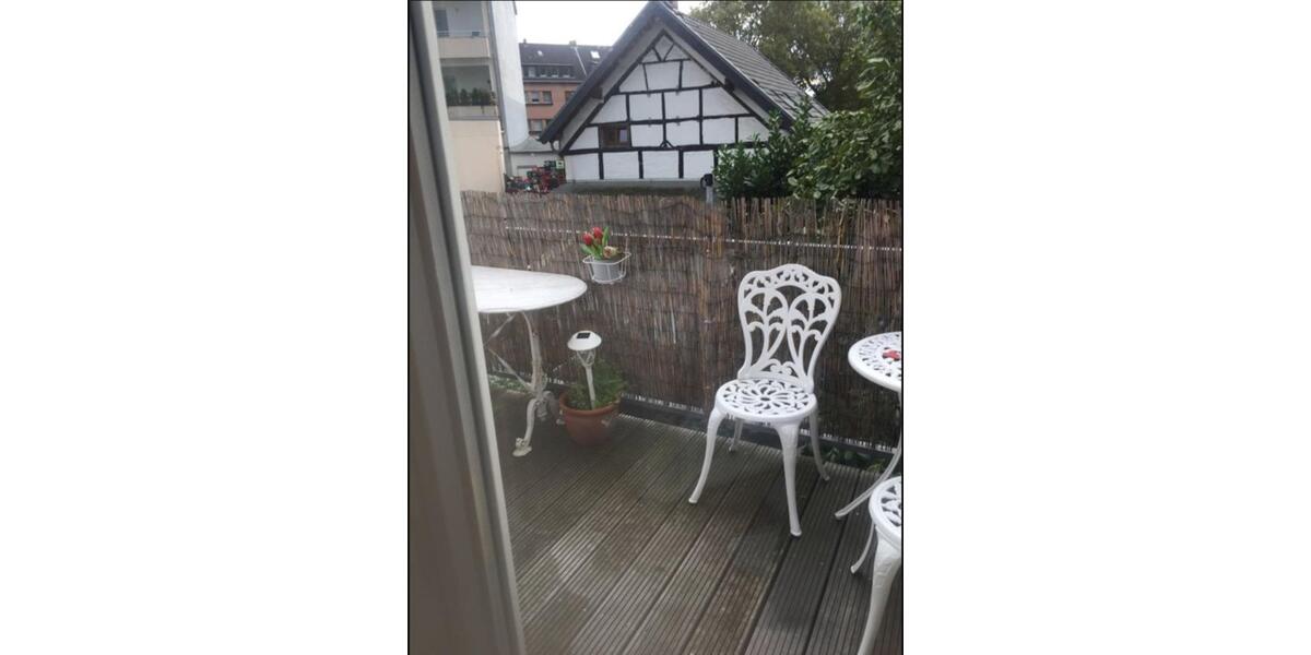 Freistehendes Zweifamilienhaus mit Garten in Düsseldorf Heerdt 8 zimmer