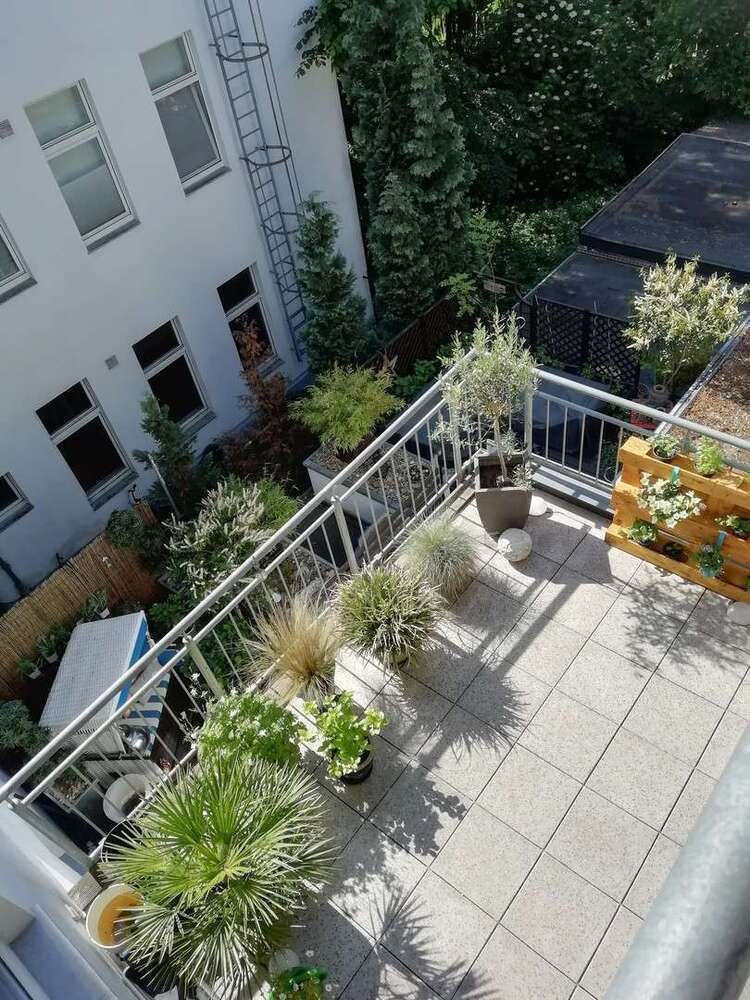 Haus zum Kaufen in Krefeld 998.000 € 554 m²