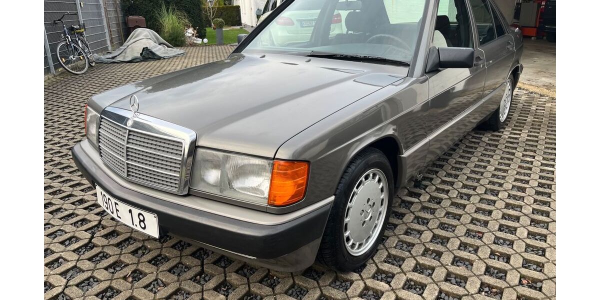 Mercedes-Benz 190 166.000 km 7.950 &euro; Krefeld 47809