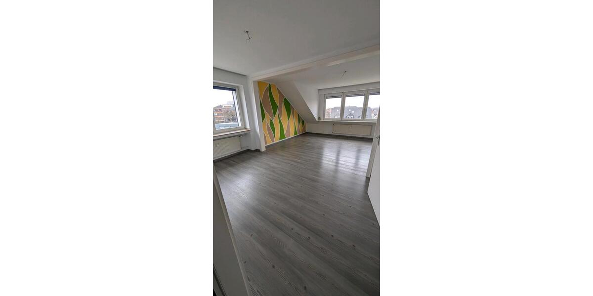 Dachgeschoßwohnung Oberhausen - 3 Zimmer, 70 m&sup2;, 630&euro; | Angebot:25511502