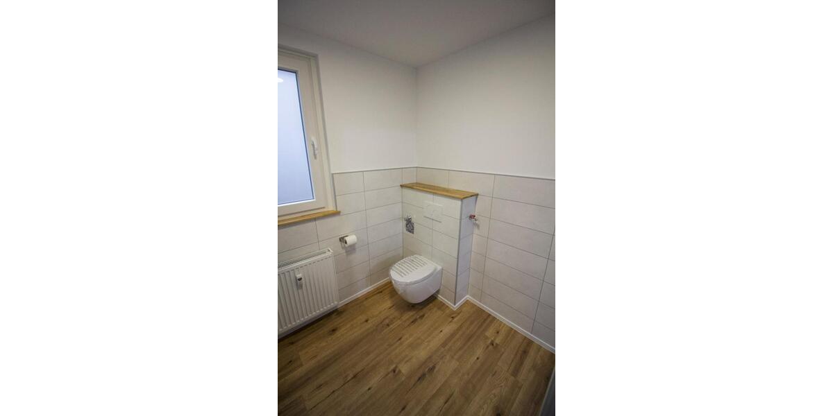 Renovierte 2 Zimmer Erdgeschoss-Wohnung + KDB 62 qm + Kellerraum 2 zimmer