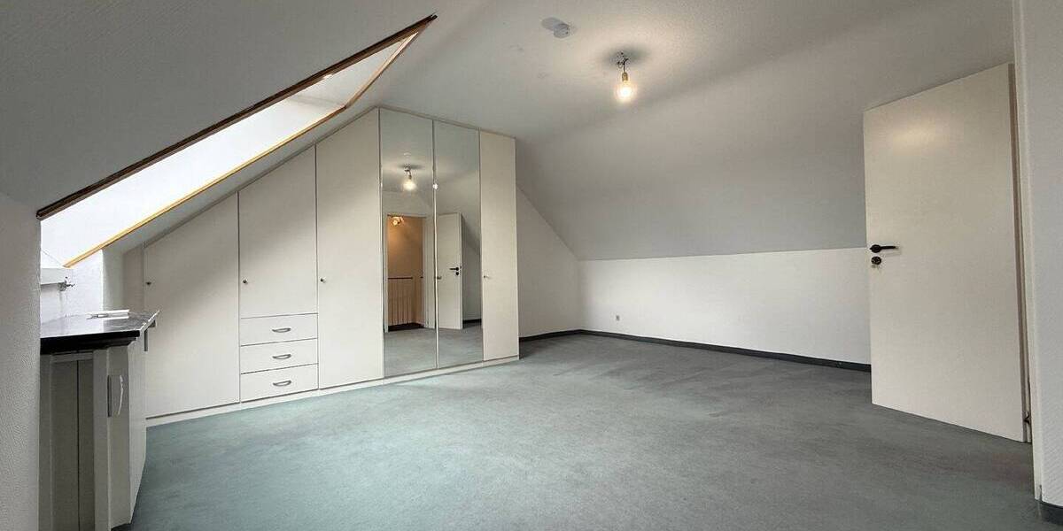 SCHÖNE DACHGESCHOSS-MAISONETTEWOHNUNG MIT BALKON DIREKT AM SCHÖNWASSERPARK ZU VERKAUFEN! 3 zimmer