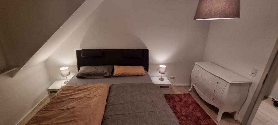 Dachgeschoßwohnung Düsseldorf Stadtbezirk 6 - 2.5 Zimmer, 64 m&sup2;, 1.550&euro; | Angebot:25478964