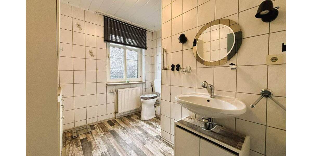 Mehrfamilienhaus, Wohnhaus Duisburg Hochemmerich - 9 Zimmer, 170 m&sup2;, 320.000&euro; | Angebot:25779365