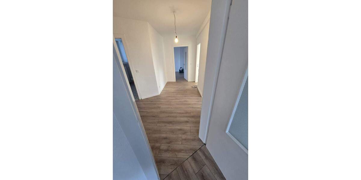 Etagenwohnung Düsseldorf Rath - 3 Zimmer, 92 m&sup2;, 1.250&euro; | Angebot:25141160