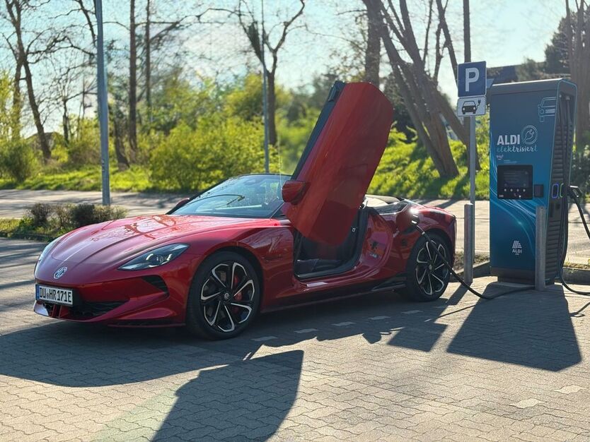 MG Cyberster 13.000 km 61.700 € Moers 47441